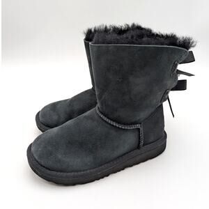 UGG Kids Bailey Bow II Boots Sheepskin Ankle High Lined Black Size US1 EU32.5